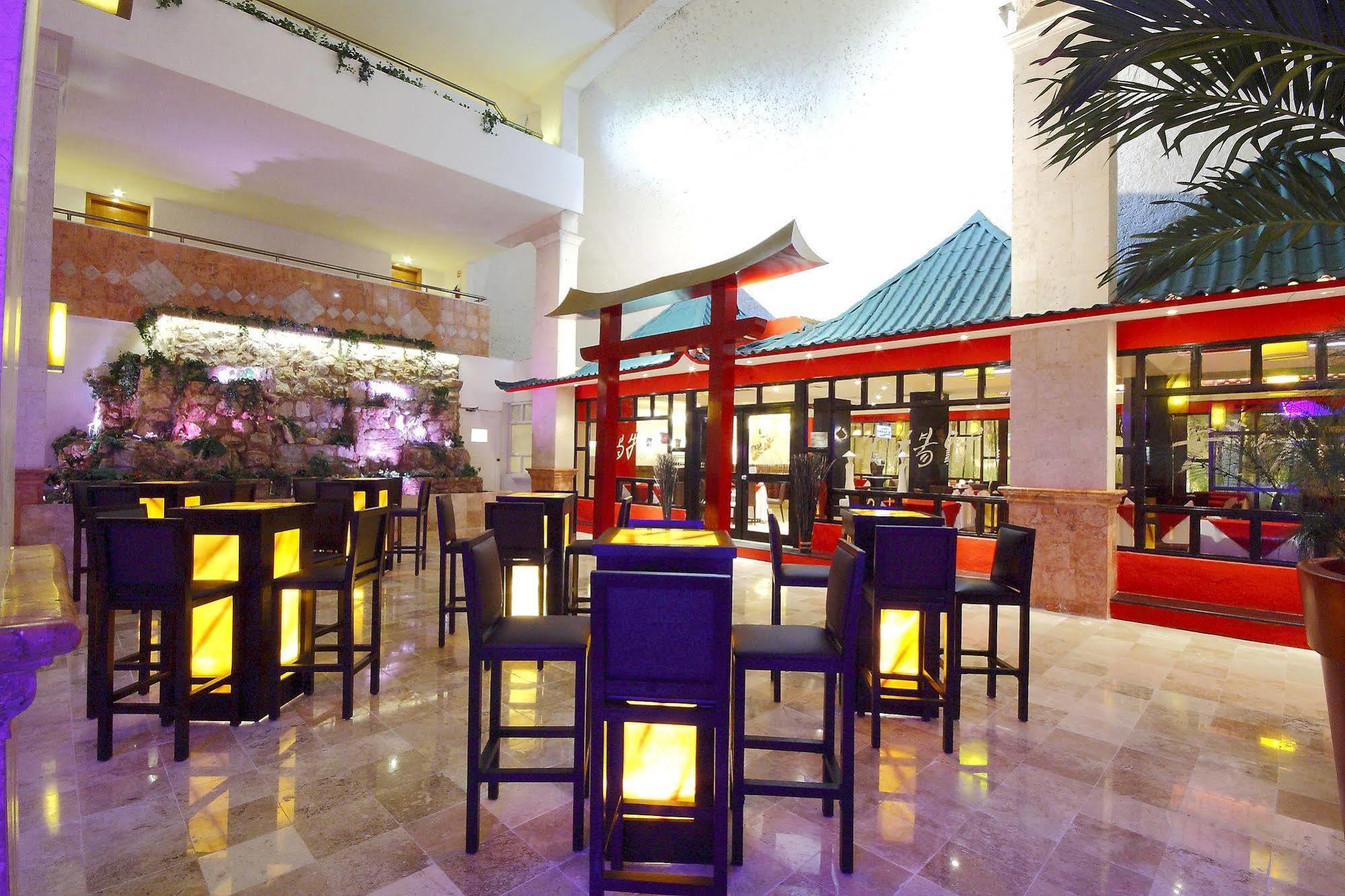Golden Parnassus Adults Only Resort & Spa Канкун Экстерьер фото